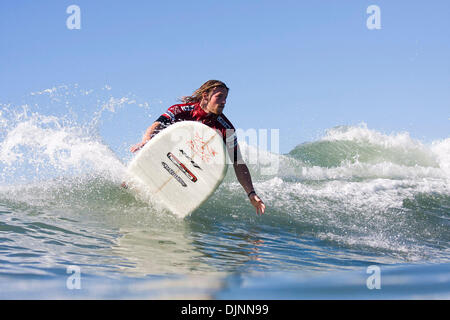 6. November 2008 - San Clemente, Kalifornien, USA - BEN SKINNER (große Brittan) (Bild) gewann seinen Vorlauf bei der Oxbow World Longboard Tour San Onofre State Beach heute. Skinner hatte eine extrem enge Wärme herab zu den allerletzten Sekunden, wenn er eine Welle ersetzt seine geringe Welle Partitur ziehen vor seinem Konkurrenten Zack Howard (USA) gefangen.  Skinner die beiden oberen Welle Partitur wurden einen 5,25 ein Stockfoto