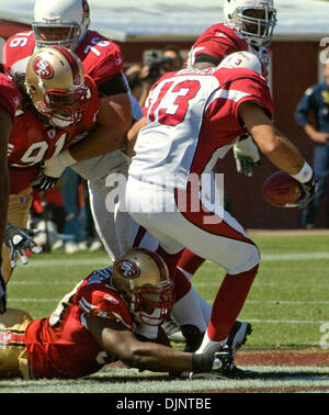 Sep 07, 2008 - San Francisco, Kalifornien - San Francisco 49ers Vs Arizona Cardinals im Monster PARK Sonntag, 7. September 2008. San Francisco 49ers Linebacker Parys Haralson fängt Arizona Cardinals Quarterback Kurt Warner am Fuß. (Kredit-Bild: © Al Golub/ZUMApress.com) Stockfoto