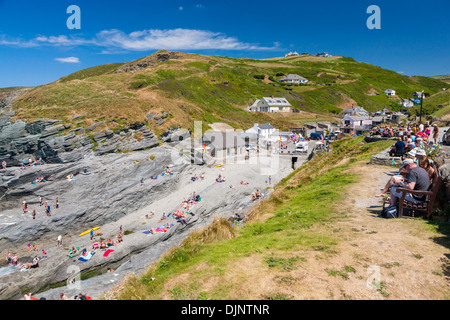 Trebarwith Strand Strand in Nord Cornwall, England, UK, Europa. Stockfoto