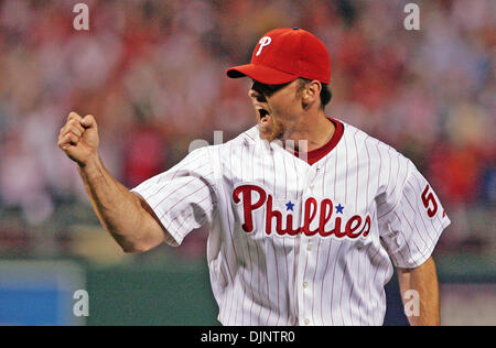 9. Oktober 2008 - Philadelphia, Pennsylvania, USA - Phillies BRAD LIDGE reagiert nach dem Ausstieg des letztes während Spiel 1 von NLCS im Citizens Bank Park (Credit-Bild: © Jerry Lodriguss/Philadelphia DailyNews/ZUMA Press) Stockfoto