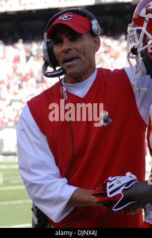 26. Oktober 2008 - New York, New York, USA - Coach HERM EDWARDS bei der NY Jets Vs Kansas City Chiefs im riesigen Stadion in New Jersey. Jets gewannen das Spiel 28-24. (Kredit-Bild: © Jeffrey Geller/ZUMA Press) Stockfoto