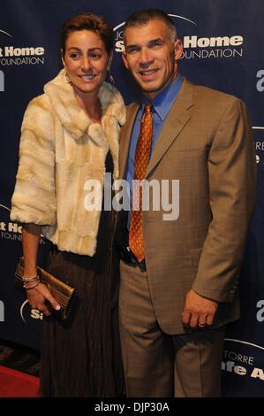 7. November 2008 - Manhattan, New York, USA - JOE GIRARDI. Joe Torre beherbergt "Sicher zu Hause Foundation" Gala am Pier 60, Chelsea Piers.  (Kredit-Bild: © Bryan Smith/ZUMA Press) Einschränkungen: * New York City Zeitungen Rechte heraus * Stockfoto