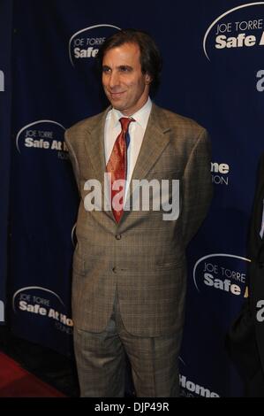 7. November 2008 - Manhattan, New York, USA - CHRIS RUSSO. Joe Torre beherbergt "Sicher zu Hause Foundation" Gala am Pier 60, Chelsea Piers.  (Kredit-Bild: © Bryan Smith/ZUMA Press) Einschränkungen: * New York City Zeitungen Rechte heraus * Stockfoto