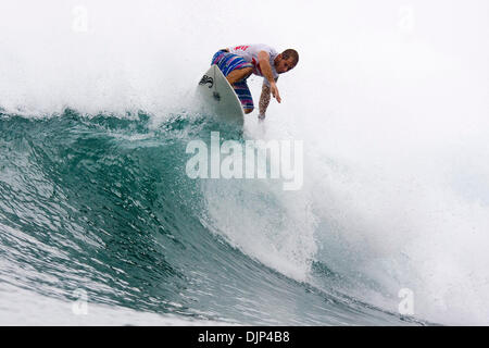 14. November 2008 - erweiterte Haliewa, Hawaii, USA - HUGO SAVALLI (Reunion Island) (Bild) in die Runde von 96 auf dem Reef Hawaiian Pro Haleiwa Beach Park in Haleiwa, Hawaii heute. Savalli der zwei Welle Bestnoten in waren eine 8,53 und ein 5,67 (von möglichen 10) in Höhe von einem Hitze-Score von 14.10. Savalli besiegte Corey Ziems (AUS) und Brad Ettinger (USA) und platziert Läufer bis zu Hank Stockfoto