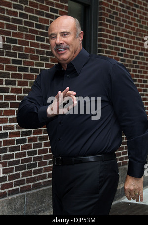 Dr. Phil Celebrities ankommen an Ed Sullivan Theater für "The Late Show with David Letterman" New York City USA - 07.05.12 Stockfoto