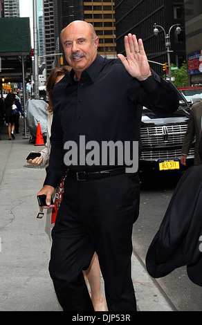 Dr. Phil Celebrities ankommen an Ed Sullivan Theater für "The Late Show with David Letterman" New York City USA - 07.05.12 Stockfoto