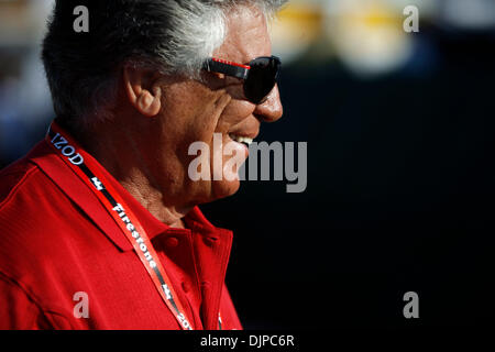 27. März 2010 - St. Petersburg, Florida, USA - CHRIS ZUPPA |   Times.SP 320688 ZUPP GrandPrix 12. (27.03.2010 St.Petersburg) Mario Andretti macht seinen Weg zur Grube Zeile. Abdeckung des Honda-Grand Prix von St. Petersburg. [CHRIS ZUPPA, mal] (Kredit-Bild: © St. Petersburg Times/ZUMApress.com) Stockfoto