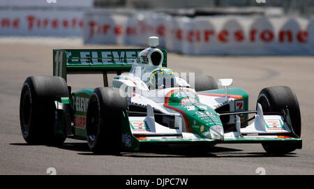 27. März 2010 - St. Petersburg, Florida, USA - CHRIS ZUPPA |   Times.SP 320688 ZUPP GrandPrix 26. (27.03.2010 St.Petersburg) Tony Kanaan Andretti Autosport qualifizierte zweite Sekunde für das Rennen am Sonntag. Abdeckung des Honda-Grand Prix von St. Petersburg. [CHRIS ZUPPA, mal] (Kredit-Bild: © St. Petersburg Times/ZUMApress.com) Stockfoto