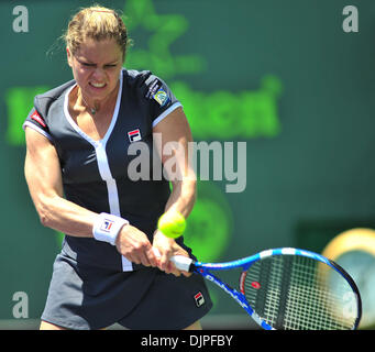 3. April 2010 - Key Biscayne, Florida, kehrt USA - Kim Clijsters Belgien einen Schuss gegen Venus Williams aus den Vereinigten Staaten während der Frauen Finale der 2010 Sony Ericsson Open im Crandon Park Tennis Center am 3. April 2010 in Key Biscayne, Florida. (Kredit-Bild: © Gaston De Cardenas/ZUMA PRESS) Stockfoto