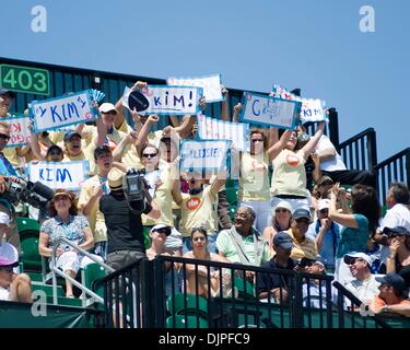 3. April 2010 - besuchen Key Biscayne, Florida, USA - Fans von Clijsters, Belgiens, ihre abschließenden Spiel gegen V. Williams aus den USA, bei der Sony Ericsson Open Tennisturnier in Key Biscayne. (Kredit-Bild: © Gaston De Cardenas/ZUMA Press) Stockfoto