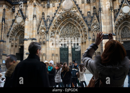 St. Vitus Cathedral (Chrám Svatého Víta Svatého Katedrála Víta oder Tschechisch) ist ein Tempel geweiht zum katholischen Gottesdienst befindet sich Stockfoto