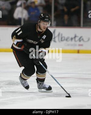 6. April 2010 - Anaheim, Kalifornien, USA - Anaheim Ducks Zentrum Saku Koivu Finnlands während der Schießerei runden eines NHL Eishockey-Spiel gegen die Los Angeles Kings im Honda Center. (Kredit-Bild: © Mark Samala/ZUMA Press) Stockfoto