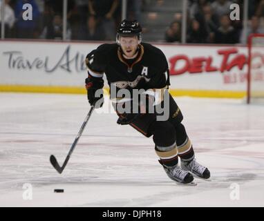 6. April 2010 - Anaheim, Kalifornien, USA - Anaheim Ducks Zentrum Saku Koivu Finnlands während der Schießerei runden eines NHL Eishockey-Spiel gegen die Los Angeles Kings im Honda Center. (Kredit-Bild: © Mark Samala/ZUMA Press) Stockfoto