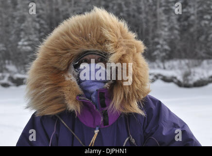 9. März 2010 - erreicht Nikolai, Alaska, USA - JESSIE ROYER Nikolai um 14:40 am Dienstag während des Iditarod Trail Sled Dog Race 2010 in Alaska. (Kredit-Bild: © Bob Hallinen/Anchorage Daily News/ZUMA Press) Stockfoto