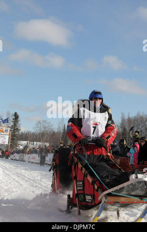 7. März 2010 - Willow, Alaska, USA - PAUL GEBHARDT startet zu Beginn des Iditarod Trail Sled Dog Race 2010 in Willow, Alaska für die 1.100 Meilen-Rennen quer durch Alaska. (Kredit-Bild: © Ron Levy/ZUMA Press) Stockfoto