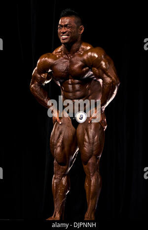 6. März 2010 stellt - Columbus, Ohio, USA - HIDETADA YAMAGISHI während der 2010 Arnold Classic Bodybuilding Meisterschaft.  Mit 44 Sport und Veranstaltungen, darunter 12 Olympische Sportarten ist Arnold Sports Festival 2010 der weltweit größte Multi-sport-Fitness-Wochenende.  Rund 170.000 Sportfans packen fünf Veranstaltungsorte im Laufe des Wochenendes auf 18.000 Athleten konkurrieren sehen. Stockfoto