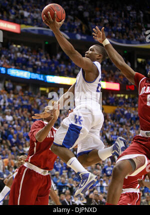 12. März 2010 - Nashville, Kentucky, USA - Kentucky Eric Bledsoe glitt in die Fahrspur für zwei seiner 10 Punkte wie Kentucky Alabama auf Dienstag, 2. März 2010 in Nashville, TN. Foto von Mark Cornelison spielte | Personal. (Kredit-Bild: © Lexington Herald-Leader/ZUMApress.com) Stockfoto