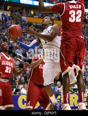 12. März 2010 - Nashville, Kentucky, USA - Kentucky John Wall ging in die Gasse für zwei seiner 23 Punkte wie Kentucky Alabama 73-67 auf Dienstag, 2. März 2010 in Nashville, TN. Foto von Mark Cornelison besiegt | Personal. (Kredit-Bild: © Lexington Herald-Leader/ZUMApress.com) Stockfoto