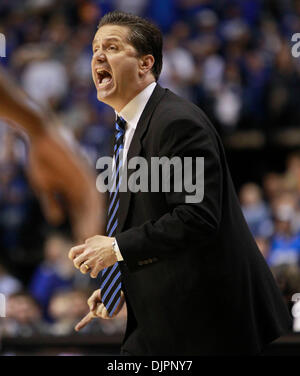 12. März 2010 - Nashville, Kentucky, USA - Kentucky-Coach John Calipari schrie sein Team in der ersten Hälfte als Kentucky Alabama 73-67 auf Dienstag, 2. März 2010 in Nashville, TN. Foto von Mark Cornelison besiegte | Personal. (Kredit-Bild: © Lexington Herald-Leader/ZUMApress.com) Stockfoto