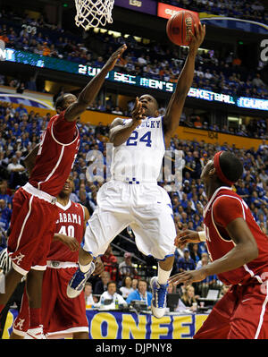 12. März 2010 - Nashville, Kentucky, USA - Kentucky Eric Bledsoe ging für zwei seiner 10 Punkte wie Kentucky Alabama 73-67 auf Dienstag, 2. März 2010 in Nashville, TN. Foto von Mark Cornelison besiegt | Personal. (Kredit-Bild: © Lexington Herald-Leader/ZUMApress.com) Stockfoto