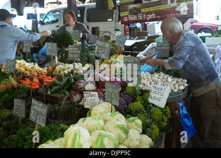 Die größte öffnen Luftverkehrsmarkt in der südlichen Hemisphäre, Queen Victoria Markets Melbourne, Victoria, Australien. Stockfoto