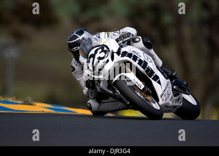 16. Mai 2010 - Sonoma, Kalifornien, USA - Team Jordan Suzuki's BRETT McCORMICK aus Saskatoon, SK, Kanada in Aktion während der Runde 7 19 AMA Pro Nationalgarde amerikanischen SuperBike-Rennserien. (Kredit-Bild: © William Mancebo/ZUMApress.com) Stockfoto