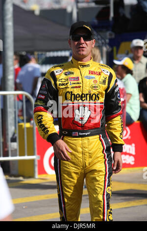 30. Mai 2010 - Charlotte, North Carolina, USA - CLINT BOYER macht seinen Weg zum Fahrer Intros während Coca-Cola 600 auf dem Charlotte Motor Speedway in Charlotte. (Kredit-Bild: © Jim Dedmon/ZUMApress.com) Stockfoto