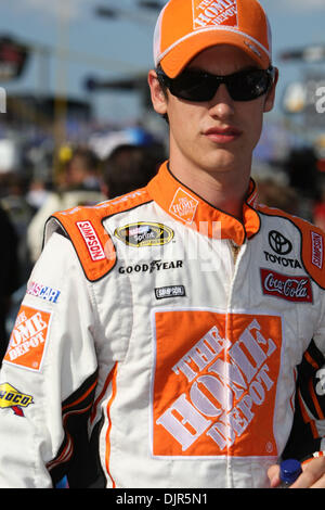 30. Mai 2010 - Charlotte, North Carolina, USA - JOEY LAGANO macht seinen Weg zum Fahrer Intros während Coca-Cola 600 auf dem Charlotte Motor Speedway in Charlotte. (Kredit-Bild: © Jim Dedmon/ZUMApress.com) Stockfoto