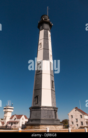 New Cape Henry Leuchtturm auf dem Gelände von Fort Story in Virginia. Stockfoto
