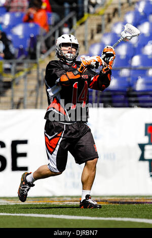 6. März 2010 - Baltimore, Maryland, USA - 6. März 2010: Princeton Angriff Jack McBride #14 Aktion während der Princeton versus John Hopkins Lacrosse-Spiel bei der Konica Minolta face-off Classic M & T Bank Stadium statt.  Die Princeton Tigers konnten die Hopkins Blue Jays in der Overtime 11-10 zu besiegen. (Kredit-Bild: © Alex Cena/Southcreek Global/ZUMApress.com) Stockfoto