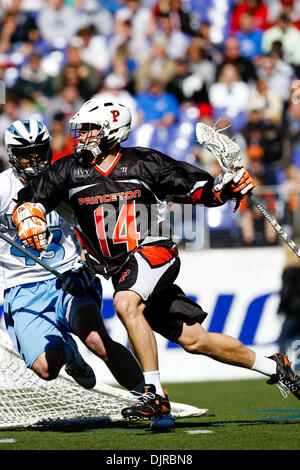 6. März 2010 - Baltimore, Maryland, USA - 6. März 2010: Princeton Angriff Jack McBride #14 Aktion während der Princeton versus John Hopkins Lacrosse-Spiel bei der Konica Minolta face-off Classic M & T Bank Stadium statt.  Die Princeton Tigers konnten die Hopkins Blue Jays in der Overtime 11-10 zu besiegen. (Kredit-Bild: © Alex Cena/Southcreek Global/ZUMApress.com) Stockfoto