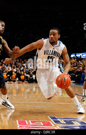 11. März 2010 - New York City, New York, USA - 11. März 2010: Georgetown Center Greg Monroe (10) während der Spielaktion an 2010 große Osten Männer Basketball Championship Viertelfinale im Madison Square Garden in New York City, New York statt. (Kredit-Bild: © Alex Cena/Southcreek Global/ZUMApress.com) Stockfoto