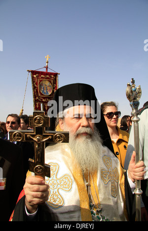 Fest der Theophanie in Qasr al Yahud, griechisch orthodoxe Patriarch Theophilus III. von Jerusalem an der Prozession zum Jordan Stockfoto