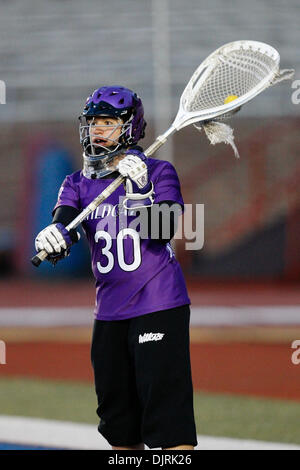 12. April 2010 - Philadelphia, Pennsylvania, USA - 9. April 2010: Northwestern Torwart Brianne LoManto (30) in Aktion während der Northwestern in Pennsylvania Damen-Lacrosse-Spiel statt in Franklin Field in Philadelphia, Pennsylvania.  Nummer eins auf Platz Northwestern Wildcats besiegten den sechsten Rang Pennsylvania Quäker 12-8. (Kredit-Bild: © Alex Cena/Southcreek Global/ZUMApres Stockfoto