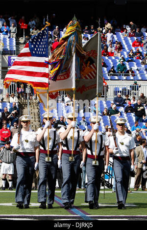 17. April 2010 - Baltimore, Maryland, USA - 17. April 2010: Color Guard während Lacrosse Spielaktion am Smartlink Day Rivalen statt M & T Bank Stadium in Baltimore, Maryland.  Army Black Knights besiegte die Navy Midshipmen 7-6. (Kredit-Bild: © Alex Cena/Southcreek Global/ZUMApress.com) Stockfoto