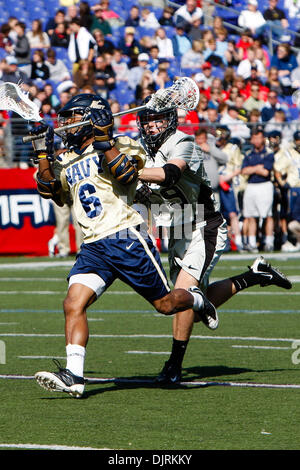 17. April 2010 - Baltimore, Maryland, USA - 17. April 2010: während Lacrosse Spielaktion am Smartlink Day Rivalen M & T Bank Stadium in Baltimore, Maryland statt.  Army Black Knights besiegte die Navy Midshipmen 7-6. (Kredit-Bild: © Alex Cena/Southcreek Global/ZUMApress.com) Stockfoto