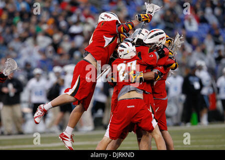 17. April 2010 - Baltimore, Maryland, USA - 17. April 2010: Maryland Attackman Ryan Young (27) während der Lacrosse Spielaktion am Smartlink Day Rivalen M & T Bank Stadium in Baltimore, Maryland statt.  Die Maryland Warften besiegte die Hopkins Blue Jays 10-9. (Kredit-Bild: © Alex Cena/Southcreek Global/ZUMApress.com) Stockfoto