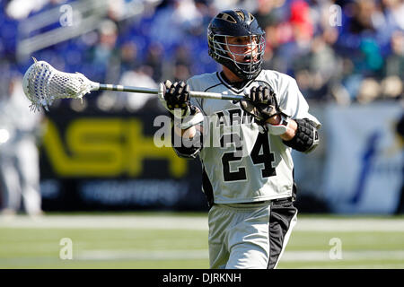 17. April 2010 - Baltimore, Maryland, USA - 17. April 2010: '' Armee Mittelfeldspieler O'Sullivan, Sean (24)'' während Lacrosse Spielaktion am Smartlink Day Rivalen M & T Bank Stadium in Baltimore, Maryland statt.  Army Black Knights besiegte die Navy Midshipmen 7-6. (Kredit-Bild: © Alex Cena/Southcreek Global/ZUMApress.com) Stockfoto