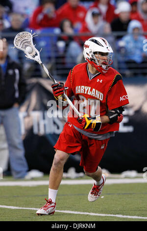 17. April 2010 - Baltimore, Maryland, USA - 17. April 2010: Maryland Attackman Ryan Young (27) während der Lacrosse Spielaktion am Smartlink Day Rivalen M & T Bank Stadium in Baltimore, Maryland statt.  Die Maryland Warften besiegte die Hopkins Blue Jays 10-9. (Kredit-Bild: © Alex Cena/Southcreek Global/ZUMApress.com) Stockfoto