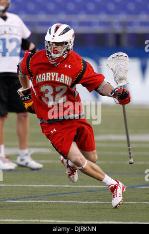 17. April 2010 - Baltimore, Maryland, USA - 17. April 2010: Maryland Mittelfeldspieler Drew Snider (32) während der Lacrosse Spielaktion am Smartlink Day Rivalen M & T Bank Stadium in Baltimore, Maryland statt.  Die Maryland Warften besiegte die Hopkins Blue Jays 10-9. (Kredit-Bild: © Alex Cena/Southcreek Global/ZUMApress.com) Stockfoto