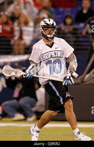 17. April 2010 - Baltimore, Maryland, USA - 17. April 2010: Hopkins Attackman Steven Boyle (10) während der Lacrosse Spielaktion am Smartlink Day Rivalen M & T Bank Stadium in Baltimore, Maryland statt.  Die Maryland Warften besiegte die Hopkins Blue Jays 10-9. (Kredit-Bild: © Alex Cena/Southcreek Global/ZUMApress.com) Stockfoto