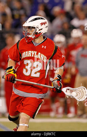 17. April 2010 - Baltimore, Maryland, USA - 17. April 2010: Maryland Mittelfeldspieler Drew Snider (32) während der Lacrosse Spielaktion am Smartlink Day Rivalen M & T Bank Stadium in Baltimore, Maryland statt.  Die Maryland Warften besiegte die Hopkins Blue Jays 10-9. (Kredit-Bild: © Alex Cena/Southcreek Global/ZUMApress.com) Stockfoto