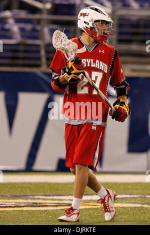 17. April 2010 - Baltimore, Maryland, USA - 17. April 2010: Maryland Attackman Ryan Young (27) während der Lacrosse Spielaktion am Smartlink Day Rivalen M & T Bank Stadium in Baltimore, Maryland statt.  Die Maryland Warften besiegte die Hopkins Blue Jays 10-9. (Kredit-Bild: © Alex Cena/Southcreek Global/ZUMApress.com) Stockfoto