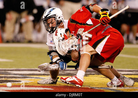 17. April 2010 - Baltimore, Maryland, USA - 17. April 2010: Maryland kurze Stick Mittelfeldspieler Bryn Holmes (17) während der Lacrosse Spielaktion am Smartlink Day Rivalen M & T Bank Stadium in Baltimore, Maryland statt.  Die Maryland Warften besiegte die Hopkins Blue Jays 10-9. (Kredit-Bild: © Alex Cena/Southcreek Global/ZUMApress.com) Stockfoto