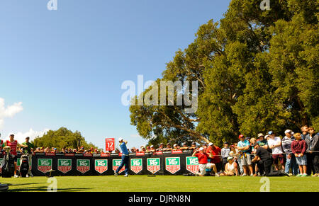 Sydney, Australien. 30. November 2013: Rory McIlroy abschlägt, eine gepackte Galerie in seine dritte Runde. Die Emirate Australian Open in Royal Sydney Golf Club Credit: Tony Bowler/Alamy Live-Nachrichten Stockfoto