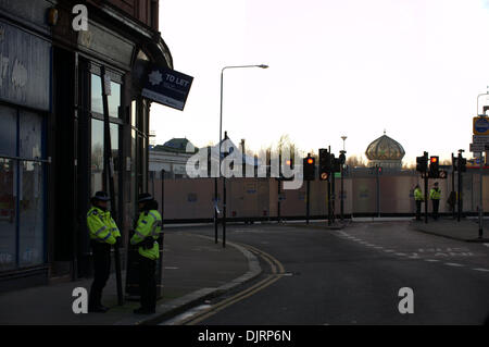 Glasgow, Schottland. 30. November 2013. Polizei und Rettung Dienstleistungen an der Clutha Bar, Stockwell Street, Glasgow, als Erholung Opertation ärgern nach einem Polizei-Hubschrauber stürzte in das Dach des Pub Credit: Tony Clerkson/Alamy Live News Stockfoto