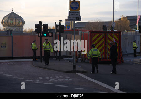 Glasgow, Schottland. 30. November 2013. Polizei und Rettung Dienstleistungen an der Clutha Bar, Stockwell Street, Glasgow, als Erholung Opertation ärgern nach einem Polizei-Hubschrauber stürzte in das Dach des Pub Credit: Tony Clerkson/Alamy Live News Stockfoto