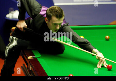 18. April 2010 - Sheffield, England - 18. April 2010: Mark Selby Englands in Aktion AgainKen Doherty von Irland, während der 1. Runde der Betfred Snooker-WM im Crucible Theater am 17. April 2010 in Sheffield, England (Credit-Bild: © Michael Cullen/Southcreek Global/ZUMApress.com) Stockfoto