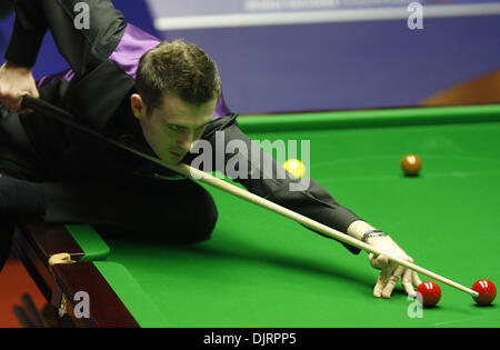 18. April 2010 - Sheffield, England - 18. April 2010: Mark Selby Englands in Aktion AgainKen Doherty von Irland, während der 1. Runde der Betfred Snooker-WM im Crucible Theater am 17. April 2010 in Sheffield, England (Credit-Bild: © Michael Cullen/Southcreek Global/ZUMApress.com) Stockfoto