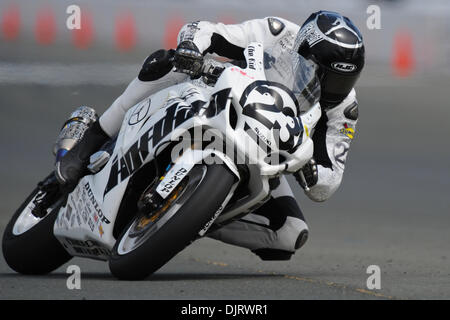 16. Mai 2010 - Sonoma, Kalifornien, USA - 16. Mai 2010: Brett McCormick auf den Jordan Suzuki GSX-R1000 (23) Fahrten während der amerikanischen Superbike Rennen Aktion auf der AMA West Coast Moto Jam statt auf dem Infineon Raceway in Sonoma, CA. (Credit-Bild: © Matt Cohen/Southcreek Global/ZUMApress.com) Stockfoto